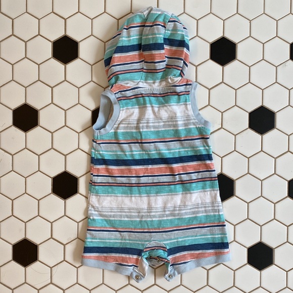 CARTERS | HOODED ROMPER - Picture 4 of 4